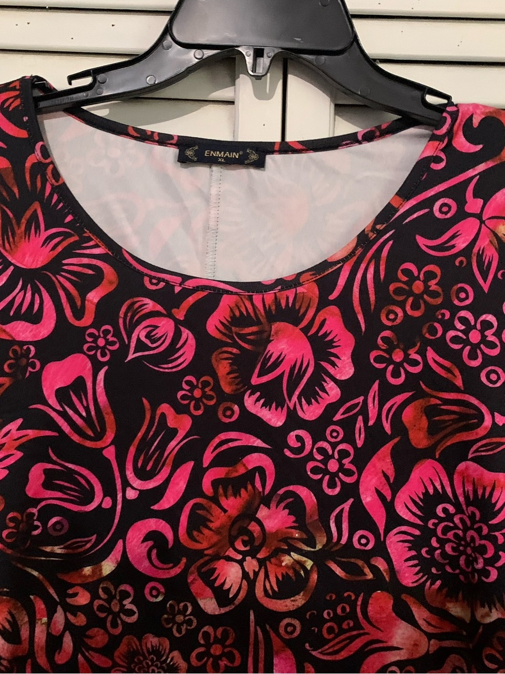 Enmain Floral Scoop Neck Tunic Swing Top in Pink and Black - Picture 2 of 7